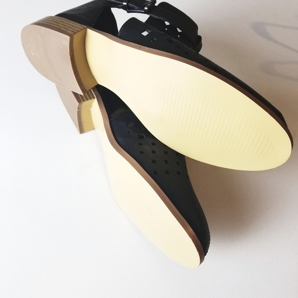 𝅺NEW! JOURNEE COLLECTION Perforated Ankle Boots Booties 10. - Picture 5 of 8